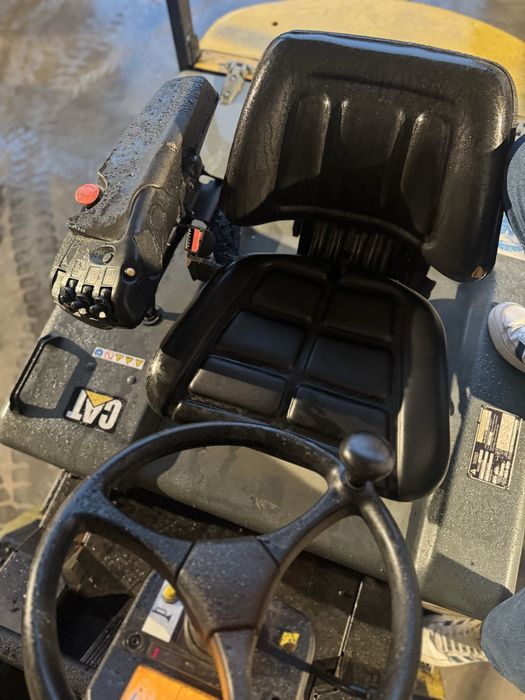 Empilhador Eletrico CAT 3.5ton (usado)