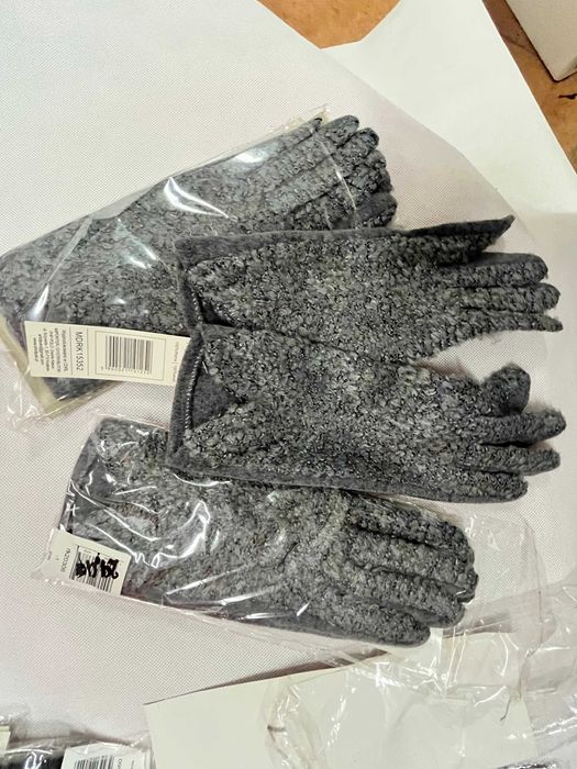 Rękawiczki ponad 40 par- mix po likwidacji sklepu