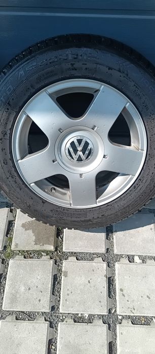 Orginalne felgi VW wraz z nowymi oponami