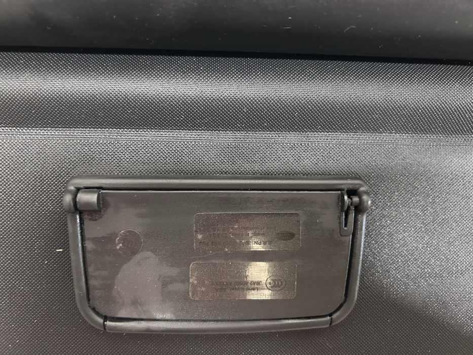 roleta bagażnika  Range Rover Velar (model L560, )(nr części: J8A246668AC8PVJ)