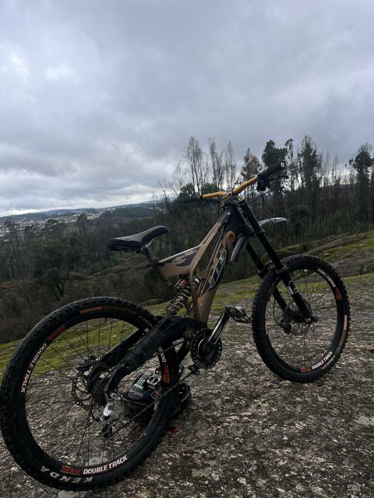 Bicicleta Downhill B1