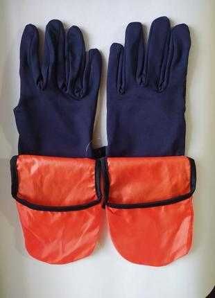 Сенсорные функциональные перчатки с защитой от непогоды.
INOC