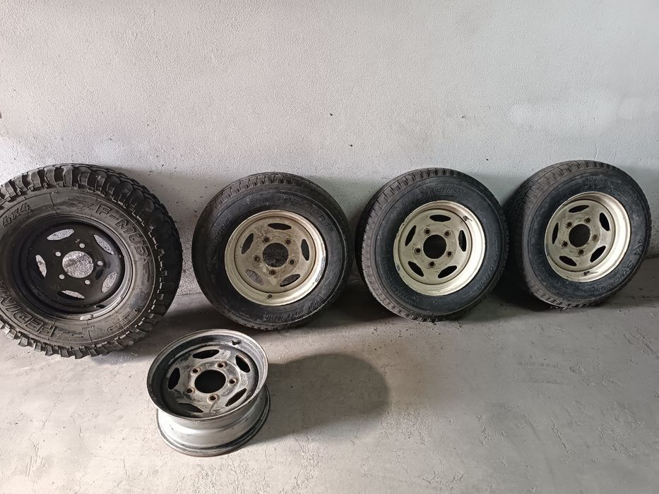 Pneus mais jantes Land Rover