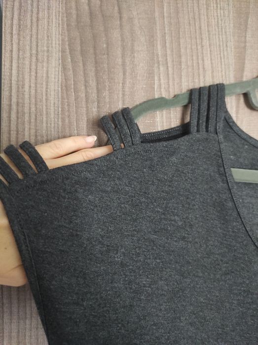 Bluzka z ozdobnymi rękawami