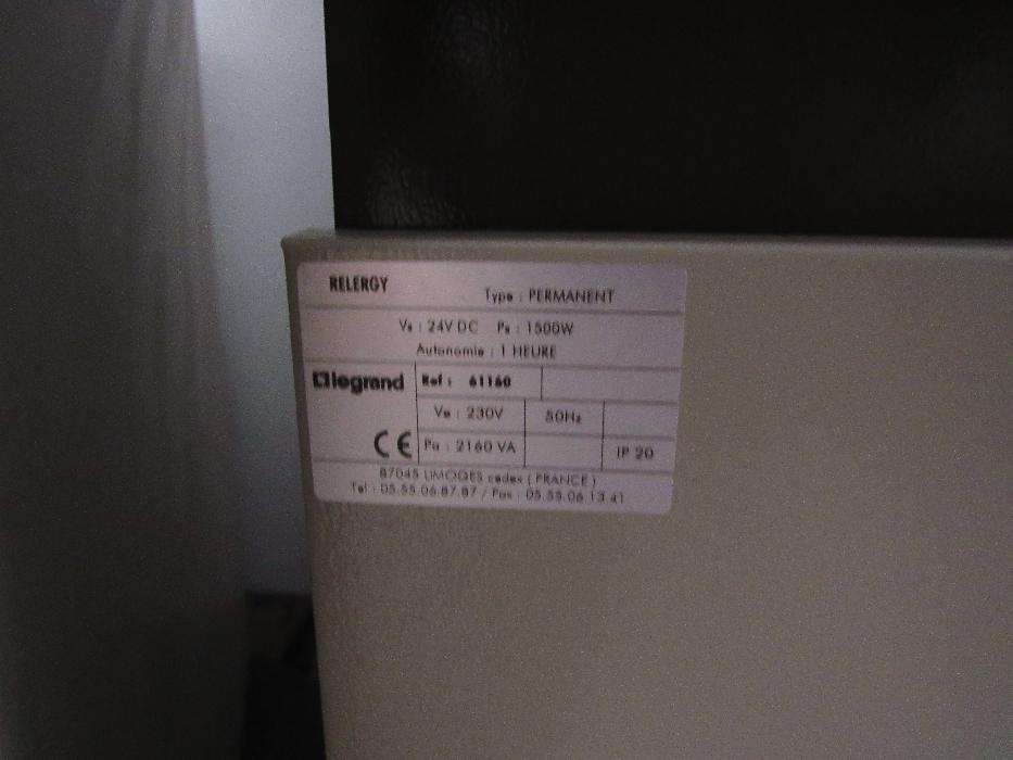 Armário de energia e acumulador