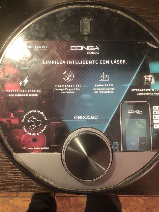 Робот пилесос conga