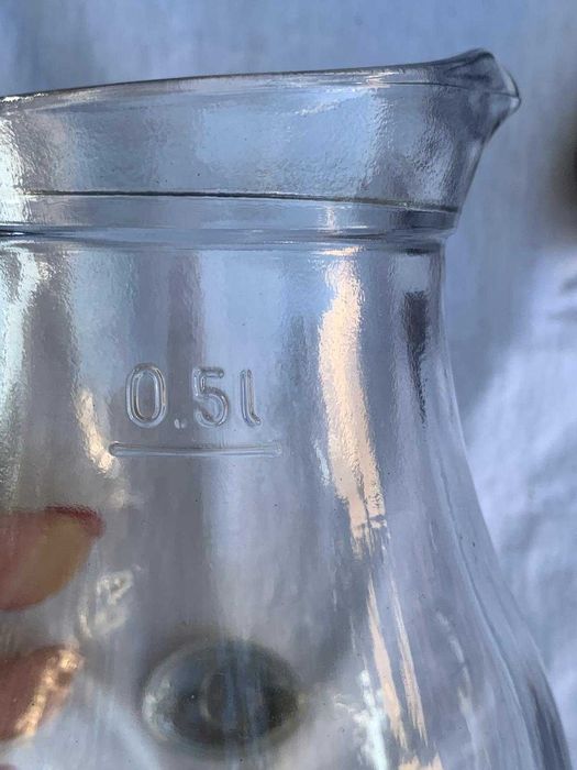 Caneca em vidro com detalhe em Prata