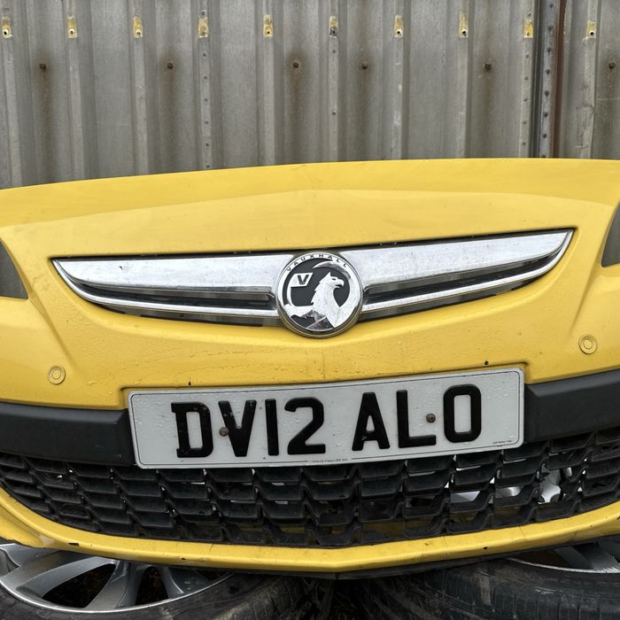 Opel Astra J GTC przedni Zderzak komplet.2012