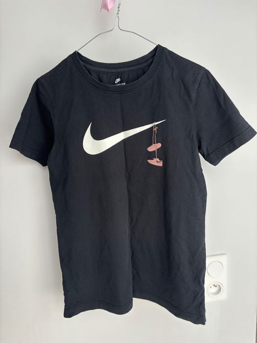 Футболка Nike,чорного кольору,оригінал,розмір xs