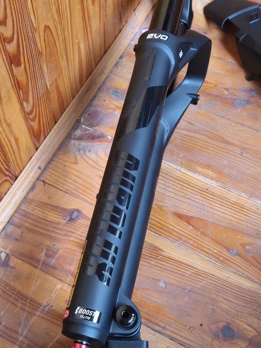 Нова вилка SR Suntour DUROLUX rc+ 29" 180mm 38мм ноги boost