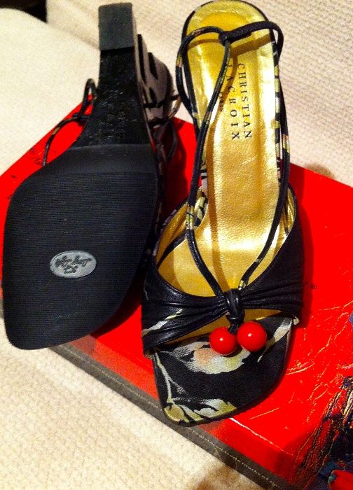 Босоножки Christian Lacroix.