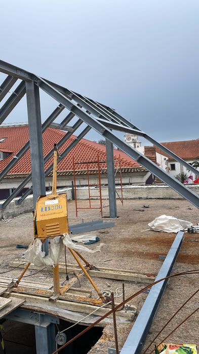 Realizamos todo o tipo de serviço em telhados