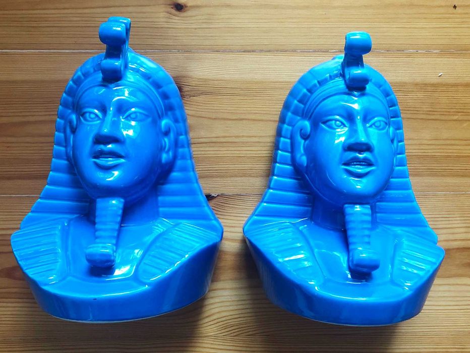 2 unidades de peças decorativas em loiça para segurar livros