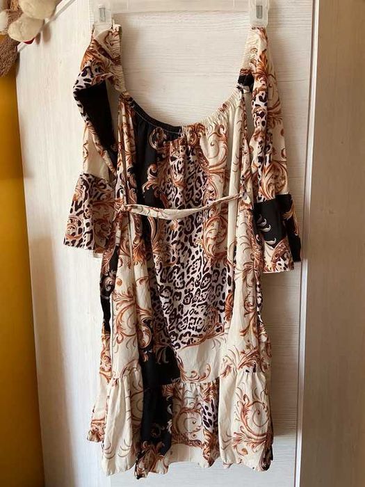 Sukienka bez ramion z rękawem