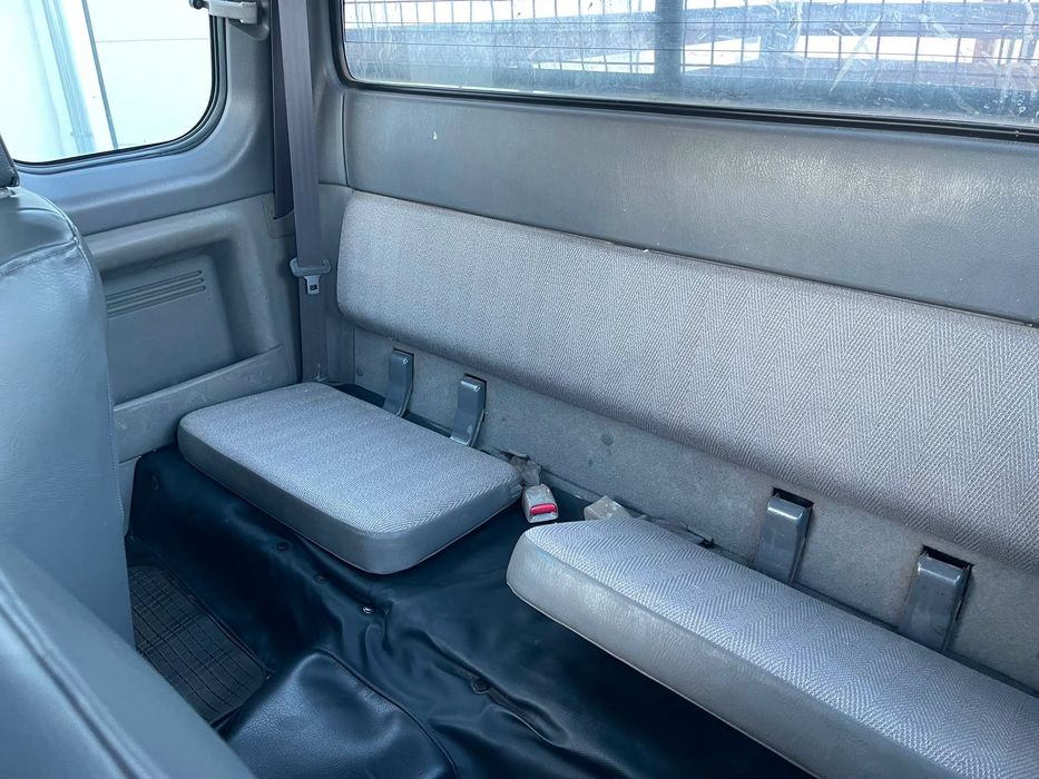 Mazda B 2500 — fotografia 9