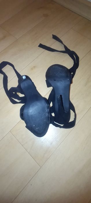 Босоніжки 36 р чорні  New looc