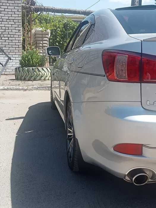 Lexus is 250 AWD 2011г.в.