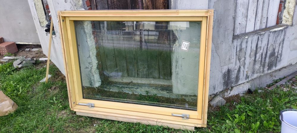 Sprzedam okno dachowe  w rozmiarze 98×134.