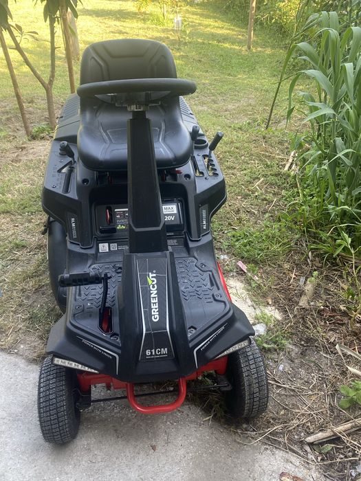 Vendo tractor corta relva com 4 meses