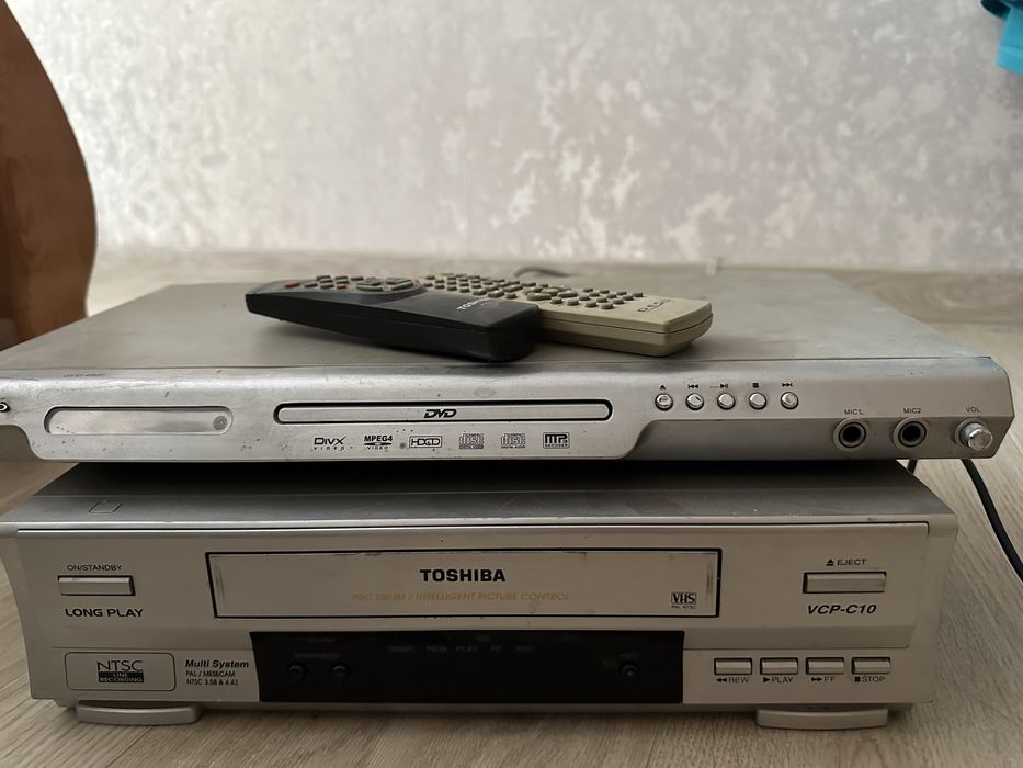 DVD 400грн і окремо відео-магнітофон 900грн