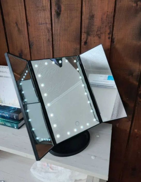 Дзеркало для макіяжу косметологічне дзеркало тройне з підсвіткою