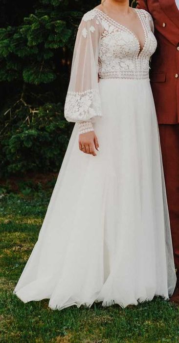 Suknia ślubna z długimi rękawem z dekoltem V