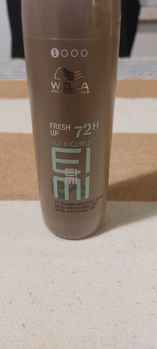 Wella EIMI Nutricurls Fresh Up  Spray do loków