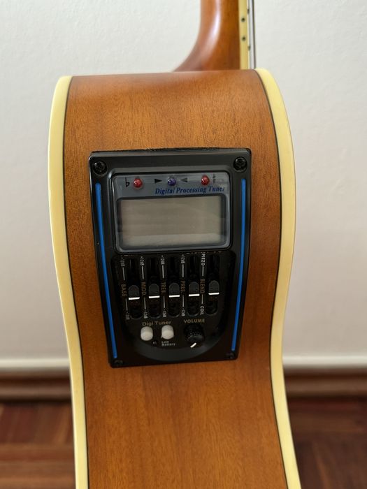 Guitarra electro-acústica Ashton