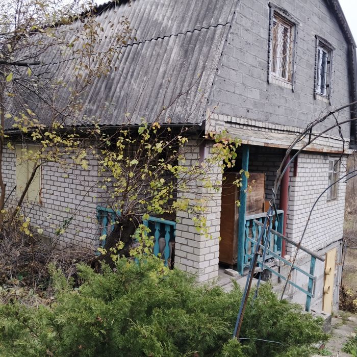 Продаю капитальный 3 эт.дом возле Мерефы 4500 срочно