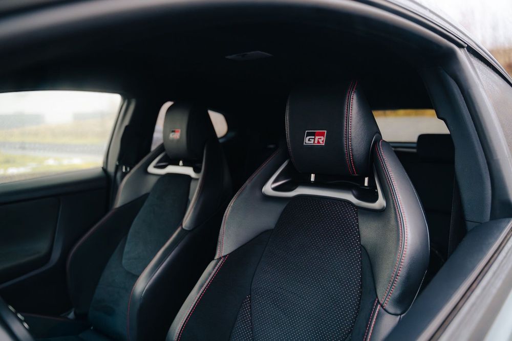 Wynajem Toyota GR Yaris Eventuri wypożyczalnia samochodów