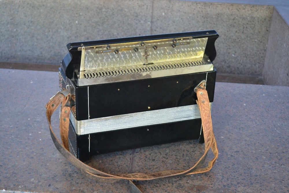 Acordeao Maugein Freres Tulle Correnze 4 Voz 100 Baixos N.181