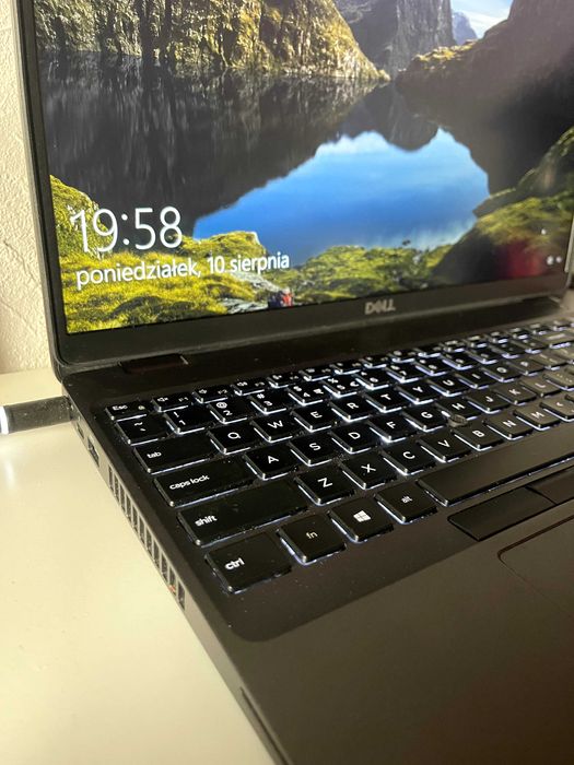 Dell Latitude 5500 i7-8665U / 24GB RAM / 512GB SSD – SUPER STAN