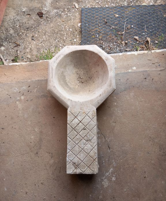 Pia de pedra usada como nova