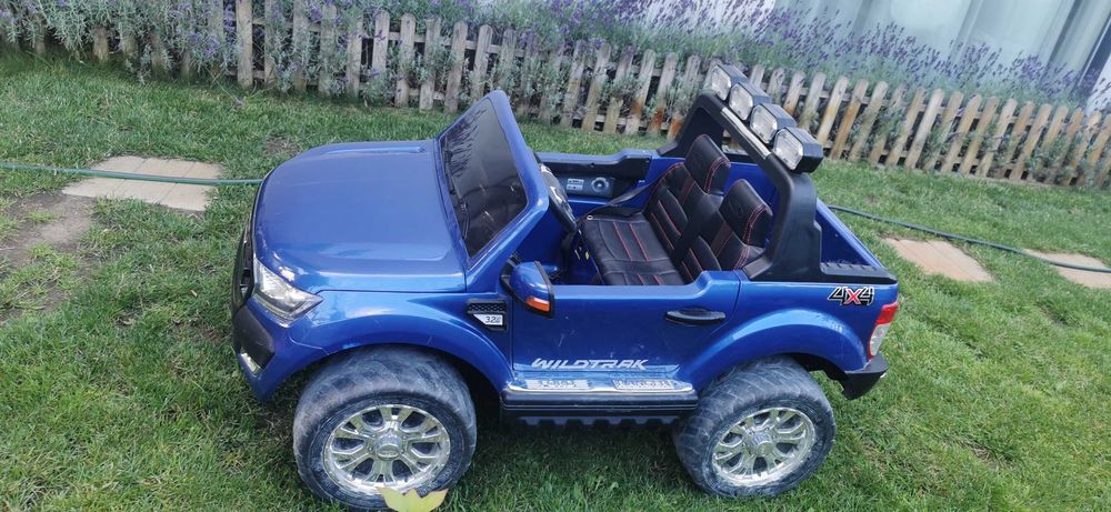 Samochód dwuosobowy dziecięcy Ford Ranger 4x4 akumulator 12V