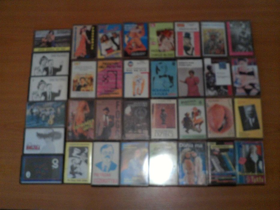 Radiomagnetofon HITACHI TRK-3D5W + 15 kaset z polskimi utworami