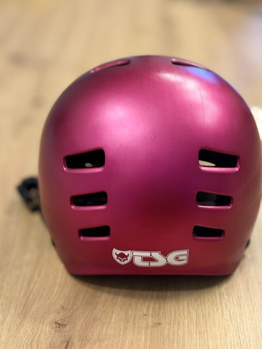 Kask damski w kolorze różowym marki