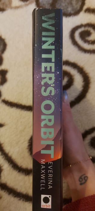 Livro Winter's Orbit