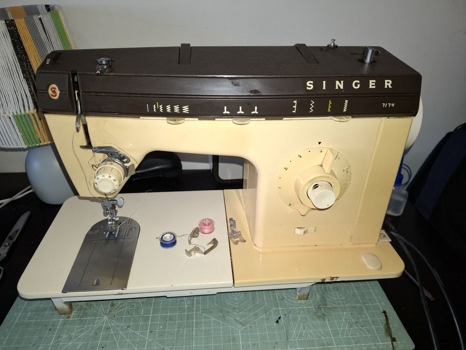 Máquina de costura singer