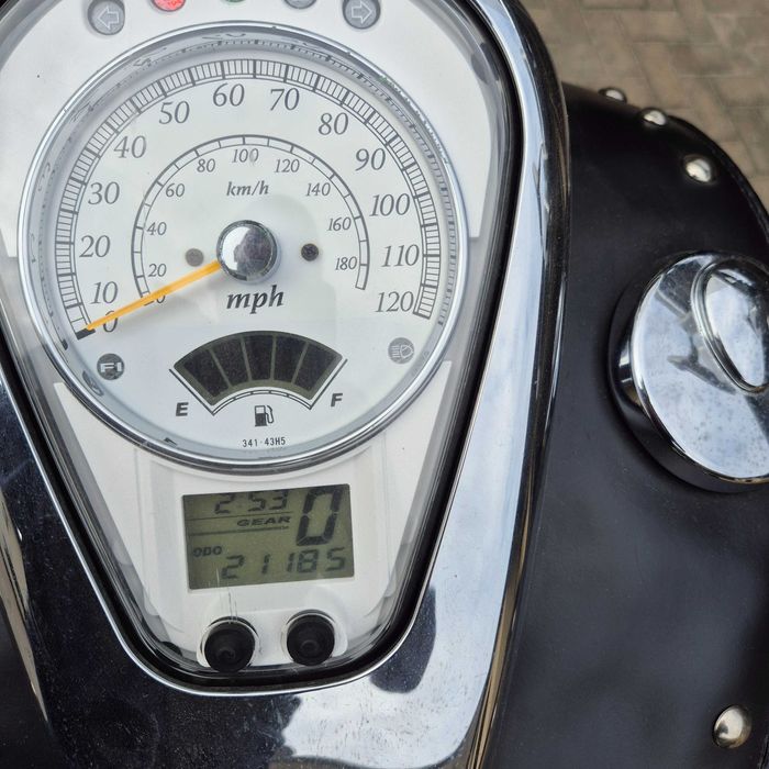 Motocykl SUZUKI VL800