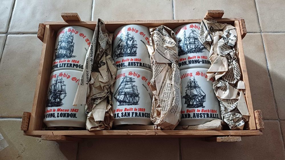 Coleção de 6 canecas incluindo caixa de madeira