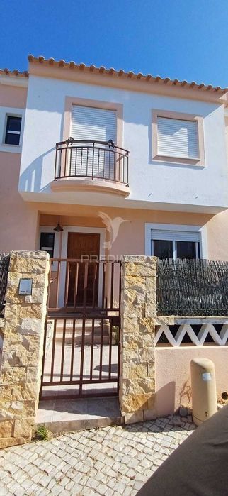 Moradia em Banda V4 com Quintal e Cave Multifuncional – No Pateiro