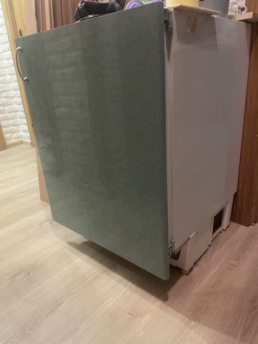 Морозильна камера Ariston вбудована 81см морозильник морозилка