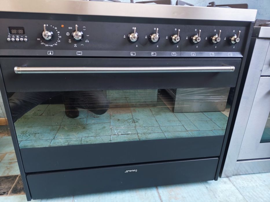 Професійна газова плита Smeg