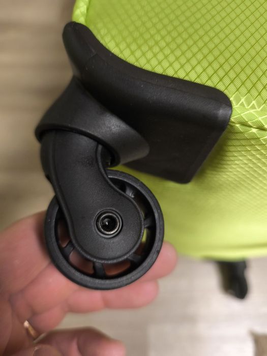 Валіза великого розміру з тканини на 4 колесах