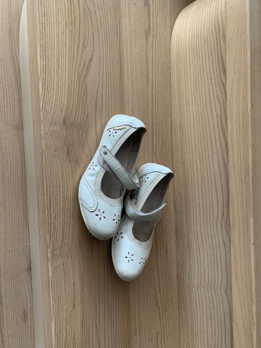 Białe buty rozmiar 33