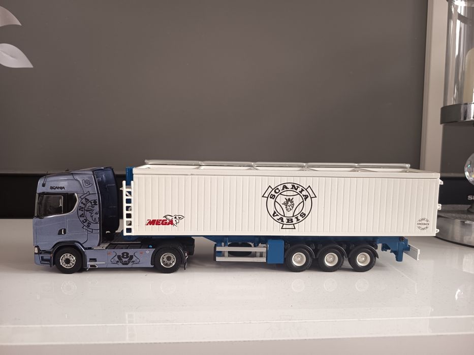 Model Scania + naczepa Tekno skala 1:50