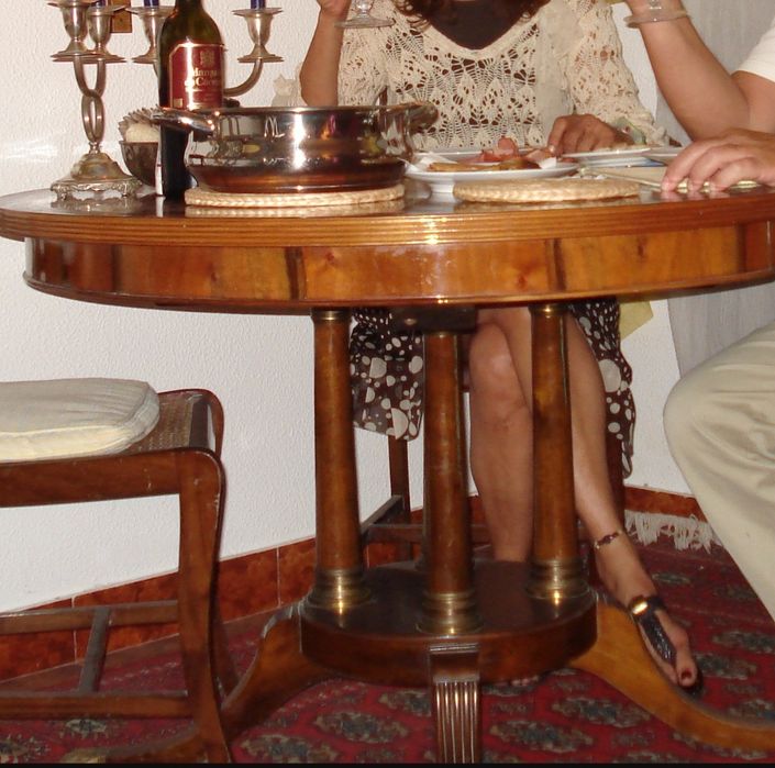 Mesa de Jantar (antiga) extencível com 2 tábuas ) tampo em raiz noguei