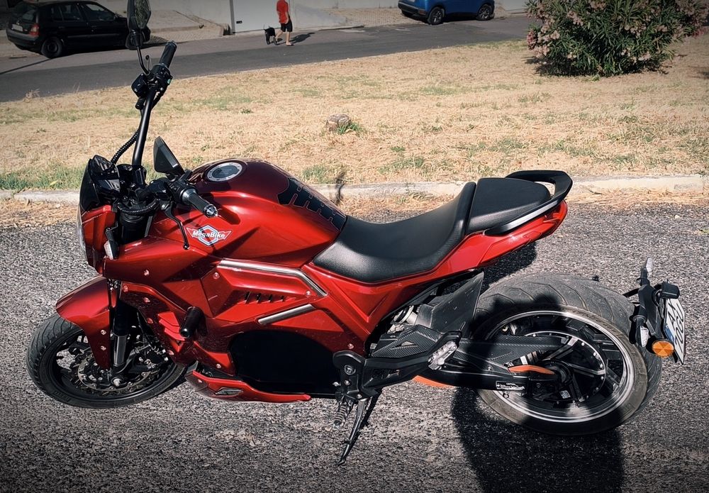 Moto Elétrica - Kingche DMG Streetfighter - com garantia e poucos km's