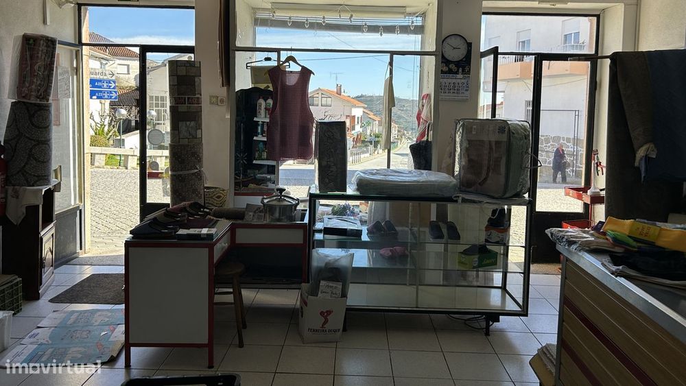 Espaço Comercial Para Venda   Na Vila De Gonçalo - Uma Oportunidade Ún