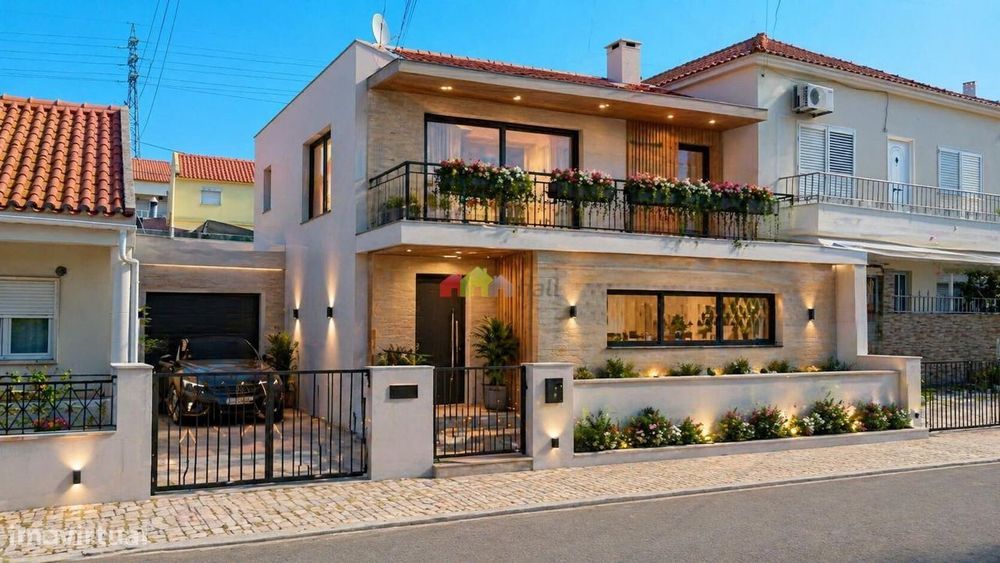 Moradia T4 com logradouro e anexos na Varzinha, Setúbal